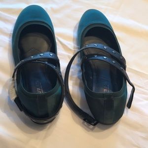 Green shoes